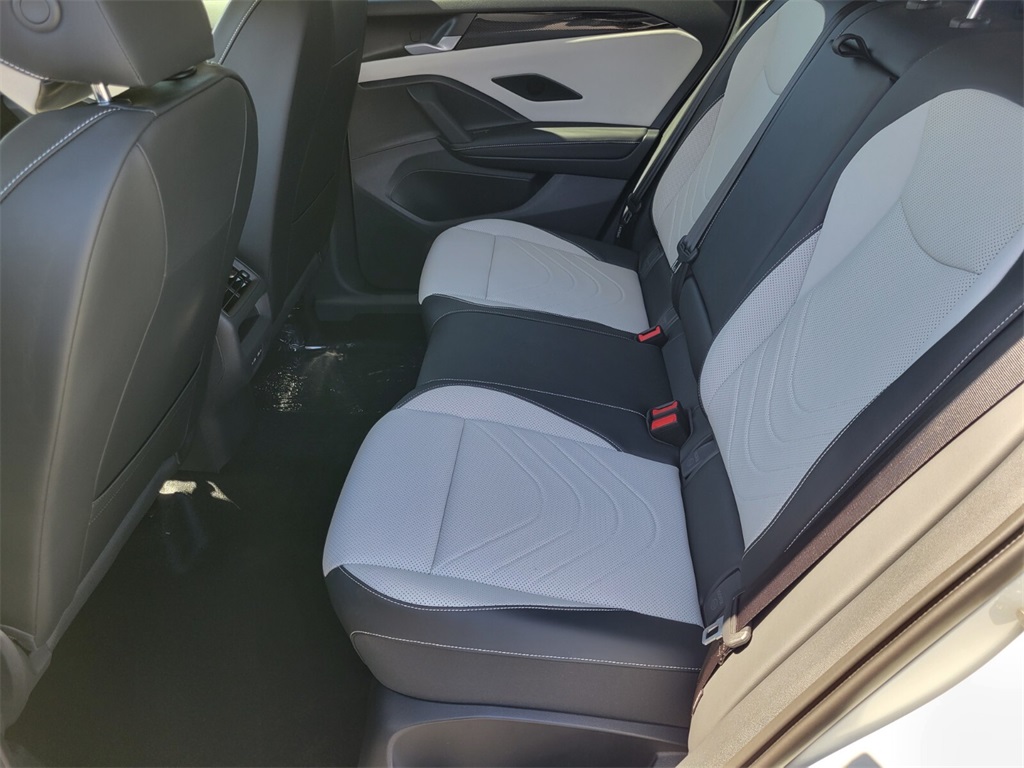 2025 Volkswagen Tiguan SE photo 7