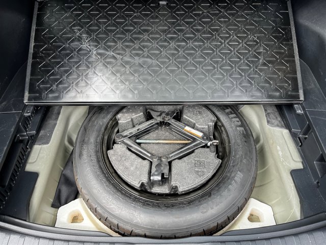 2021 Toyota RAV4 XLE photo 16