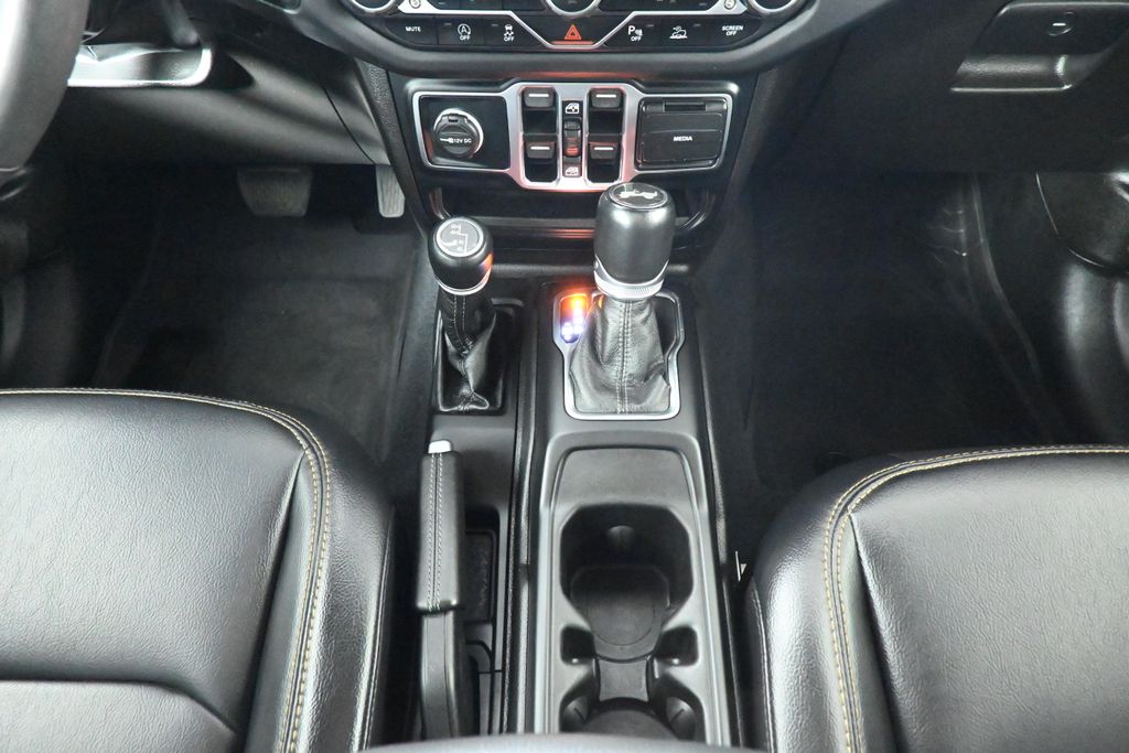 2024 Jeep Wrangler Sahara photo 26