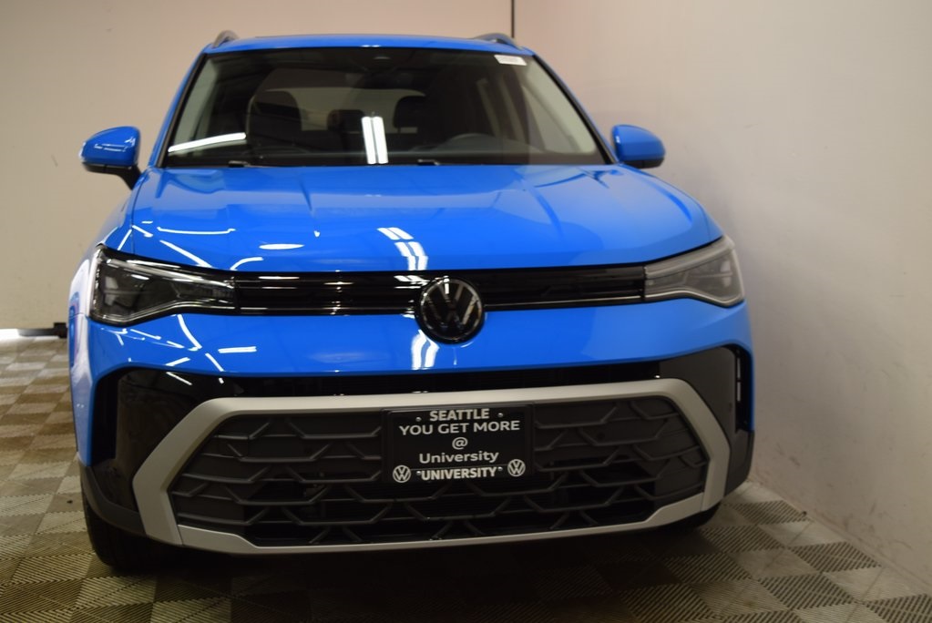 2025 Volkswagen Taos SE photo 3