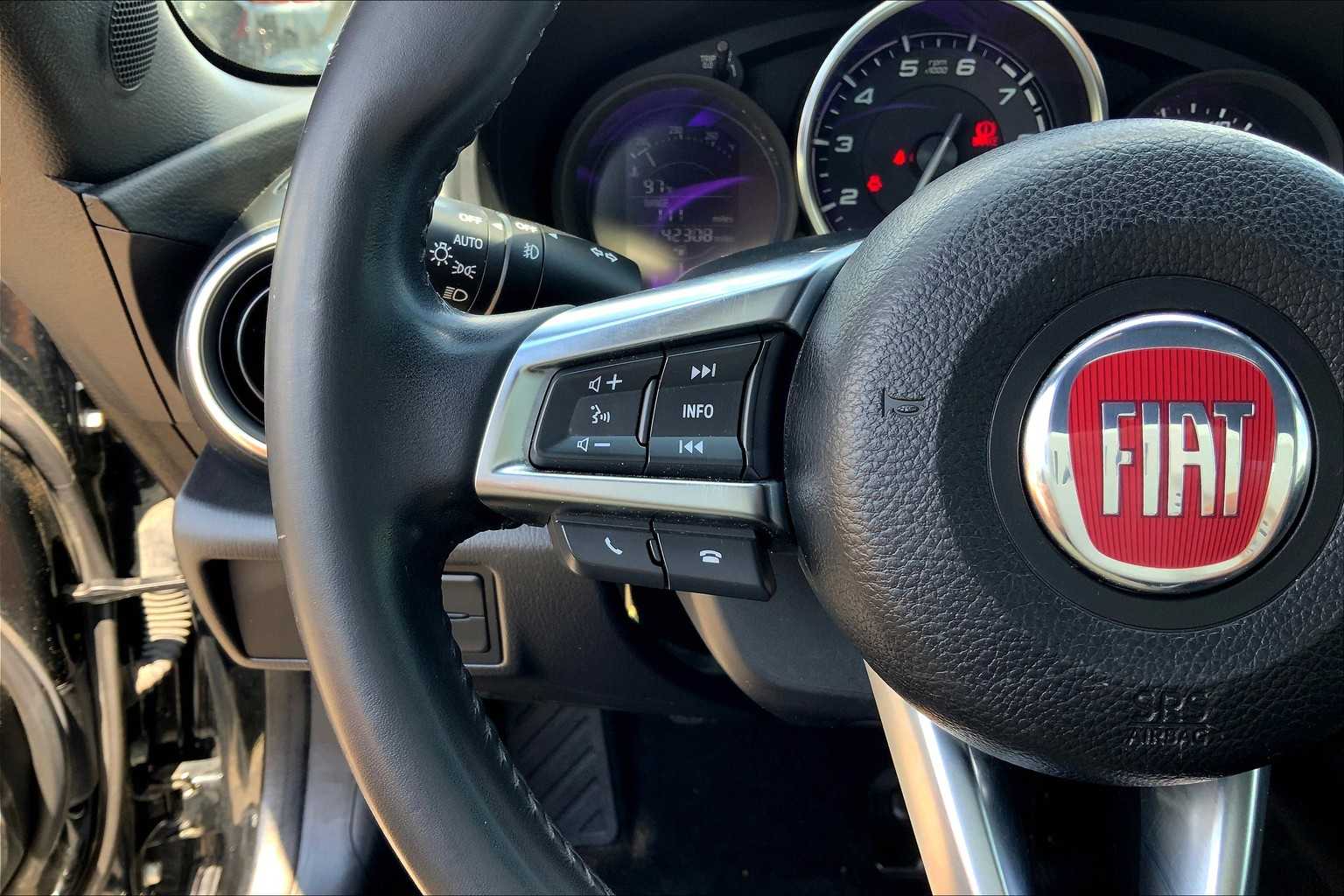 2017 Fiat 124 Spider Lusso photo 19