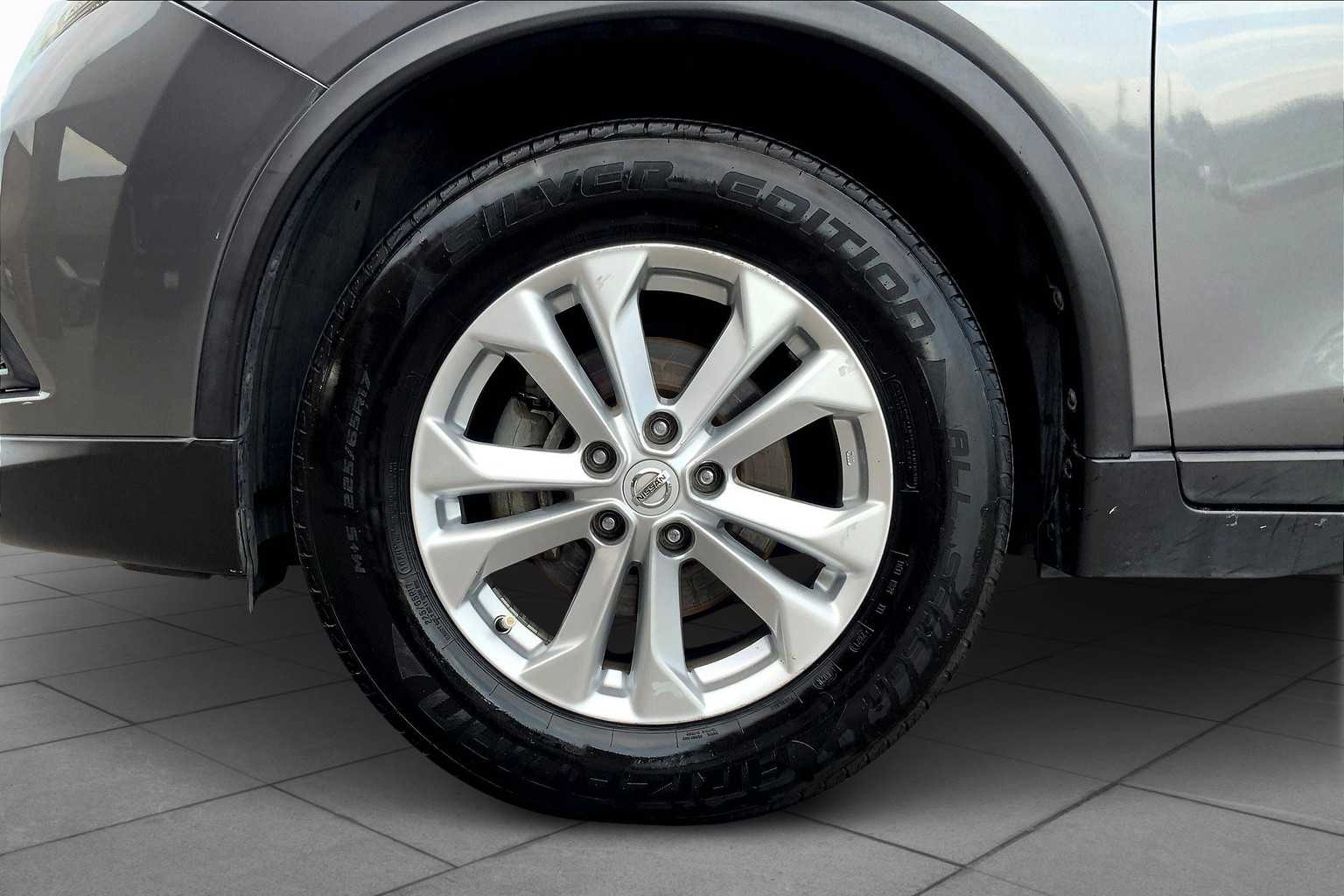 2016 Nissan Rogue SV photo 10