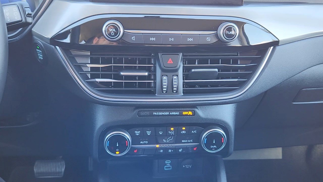 2022 Ford Escape Titanium Hybrid photo 14