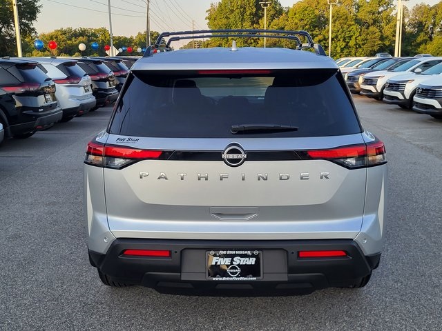 2025 Nissan Pathfinder SV photo 2