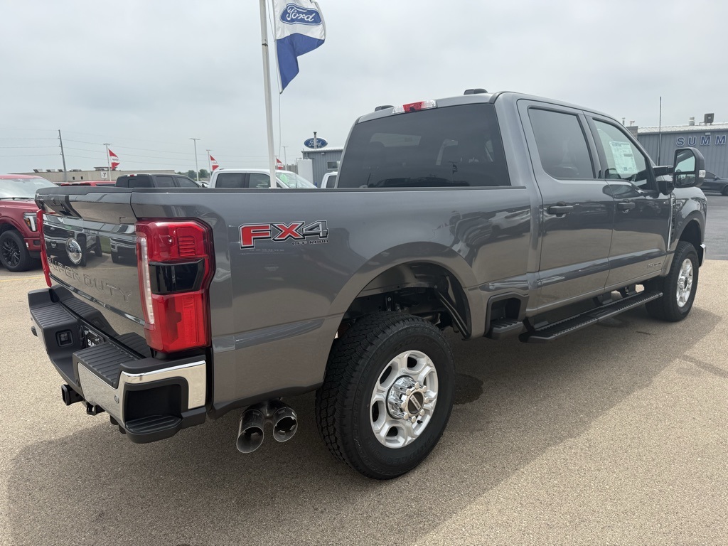 2025 Ford F-350 XLT photo 4