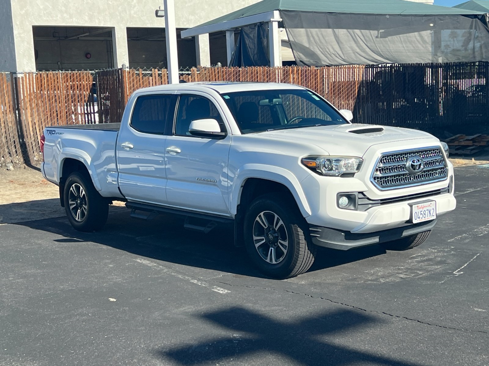 2017 Toyota Tacoma TRD Sport photo 2