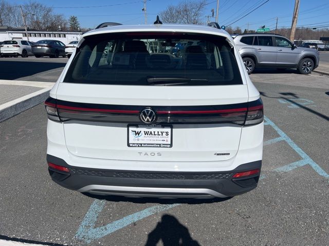 2025 Volkswagen Taos S photo 4