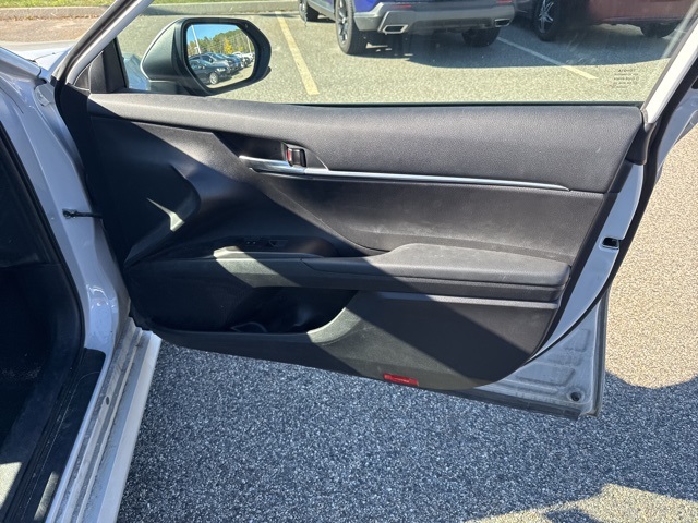 2022 Toyota Camry Hybrid LE photo 13
