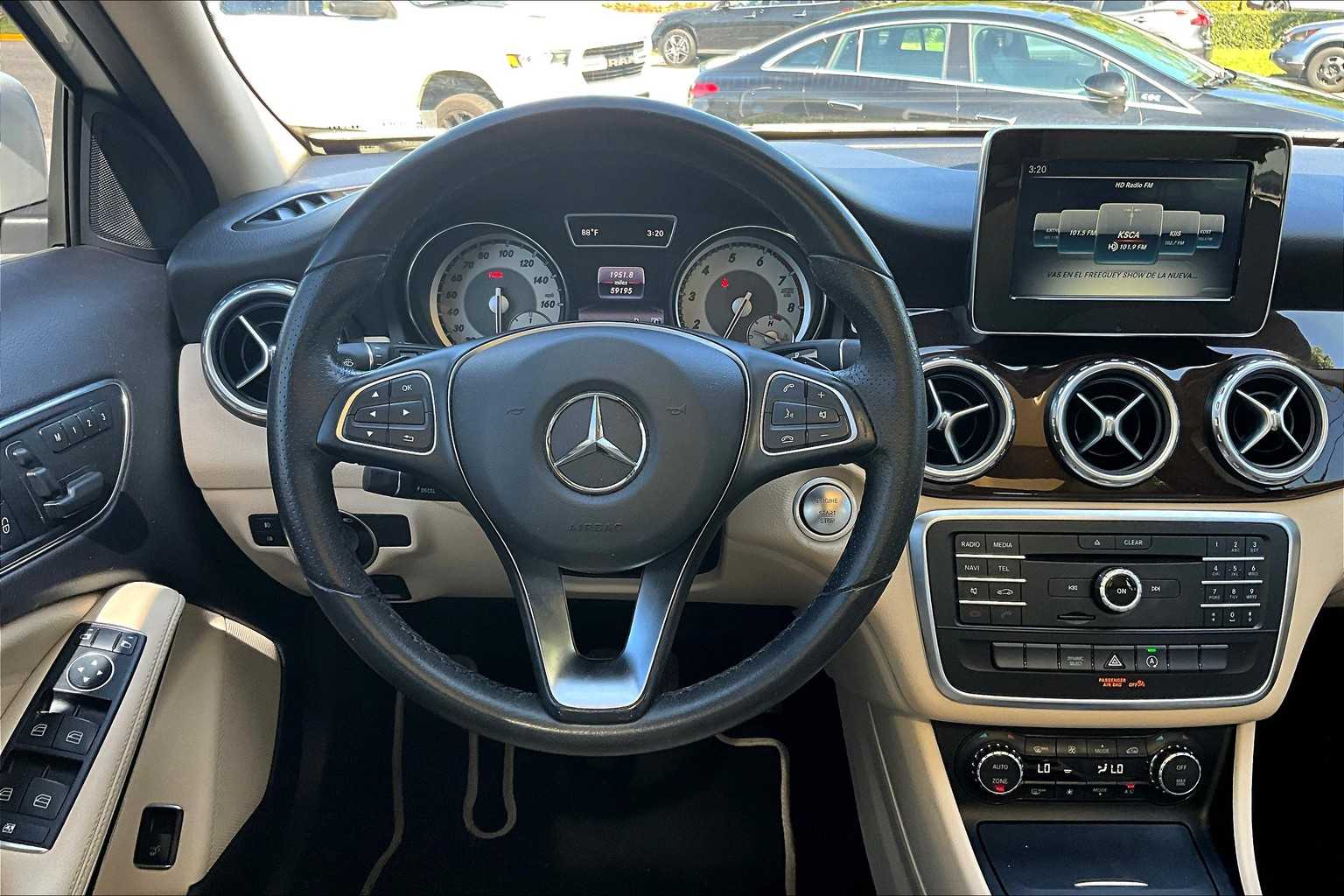 2017 Mercedes Benz GLA 250 photo 4