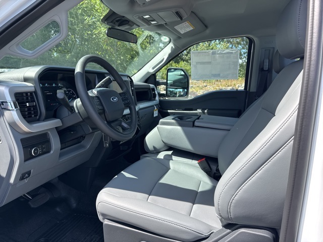 2025 Ford F-600 photo 4