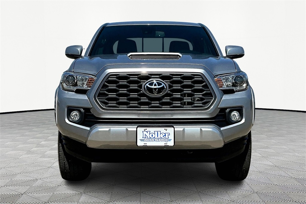 2021 Toyota Tacoma TRD Sport photo 3