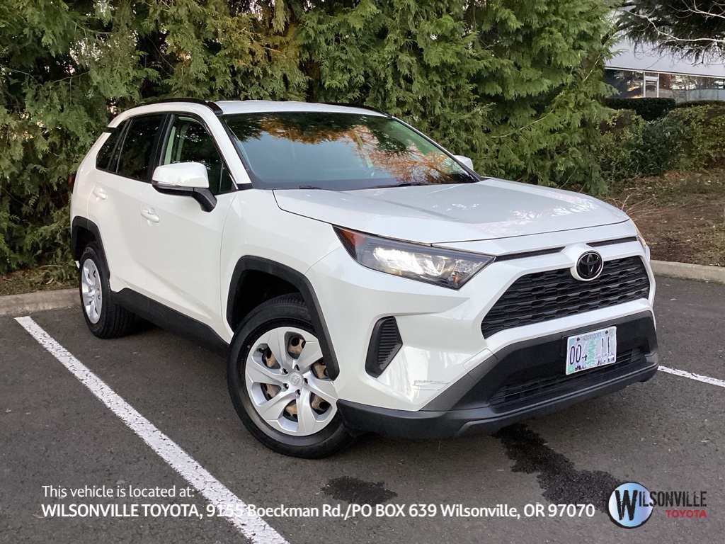 2019 Toyota RAV4 LE's photo