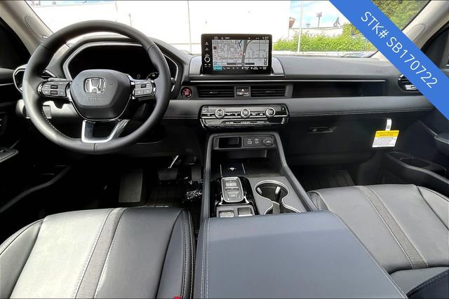 2025 Honda Pilot Touring photo 2