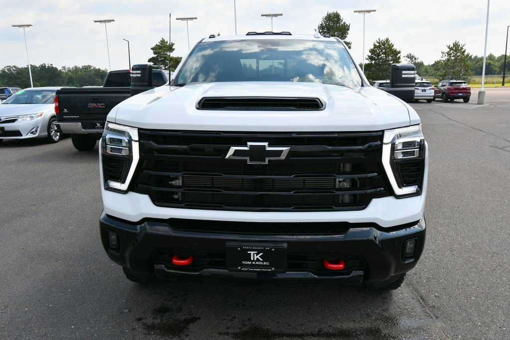 2025 Chevrolet Silverado 3500HD LTZ photo 9