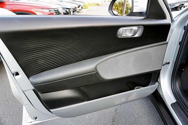 Used 2023 Gold Hyundai SEL image 21