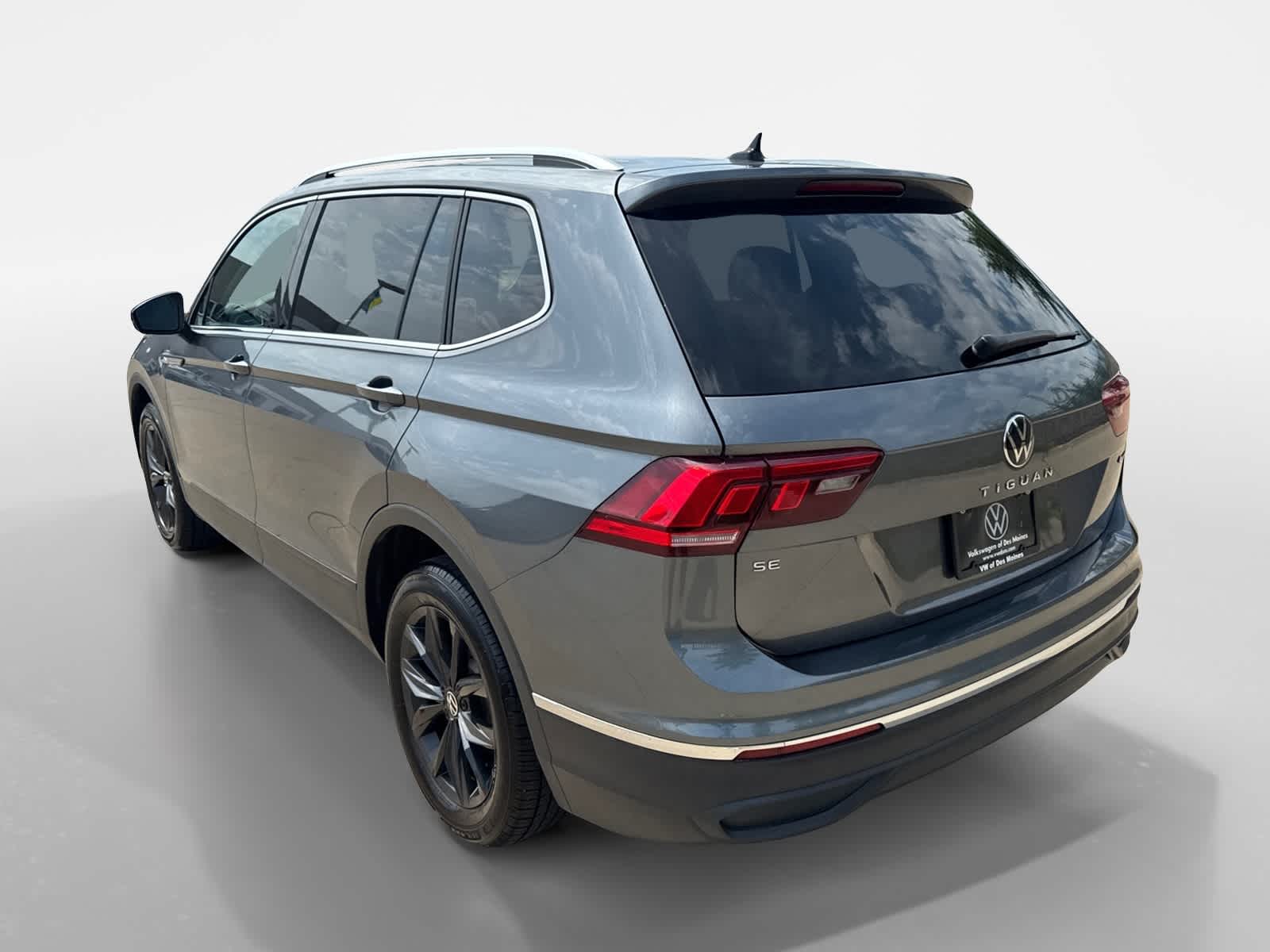 2024 Volkswagen Tiguan SE Wolfsburg Edition photo 4