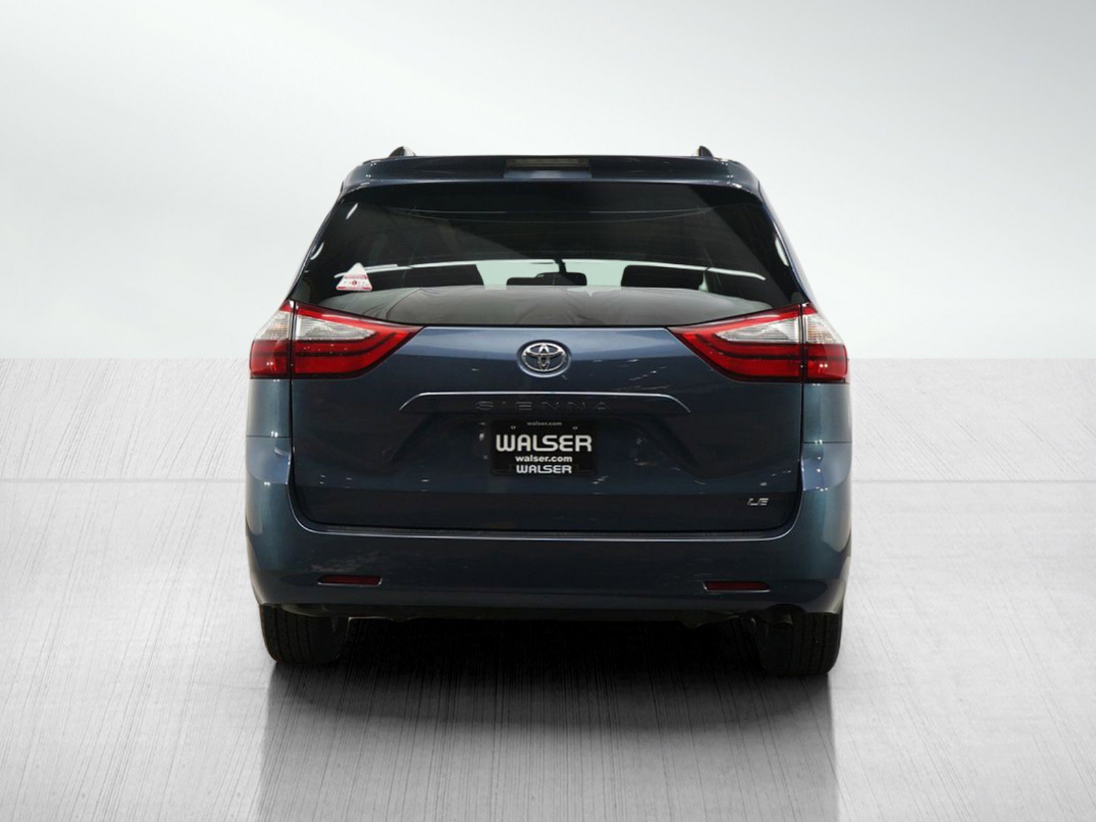 2015 Toyota Sienna LE photo 4