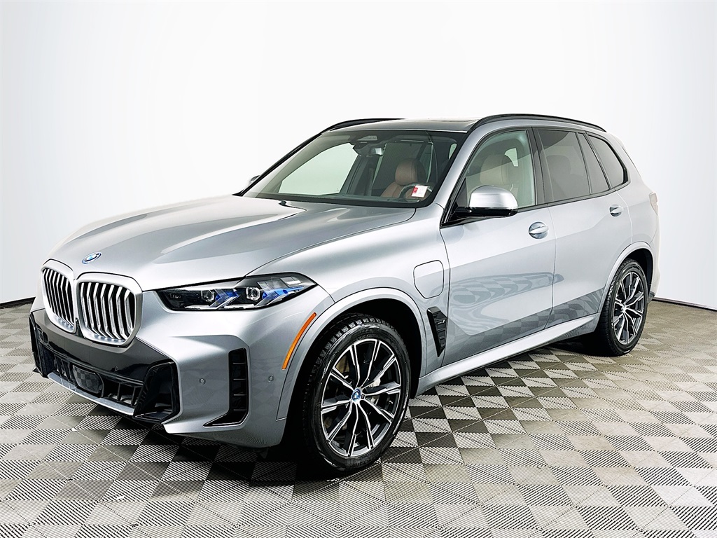 2024 BMW X5 50e's photo