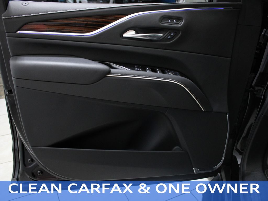 2022 Cadillac Escalade Luxury photo 4