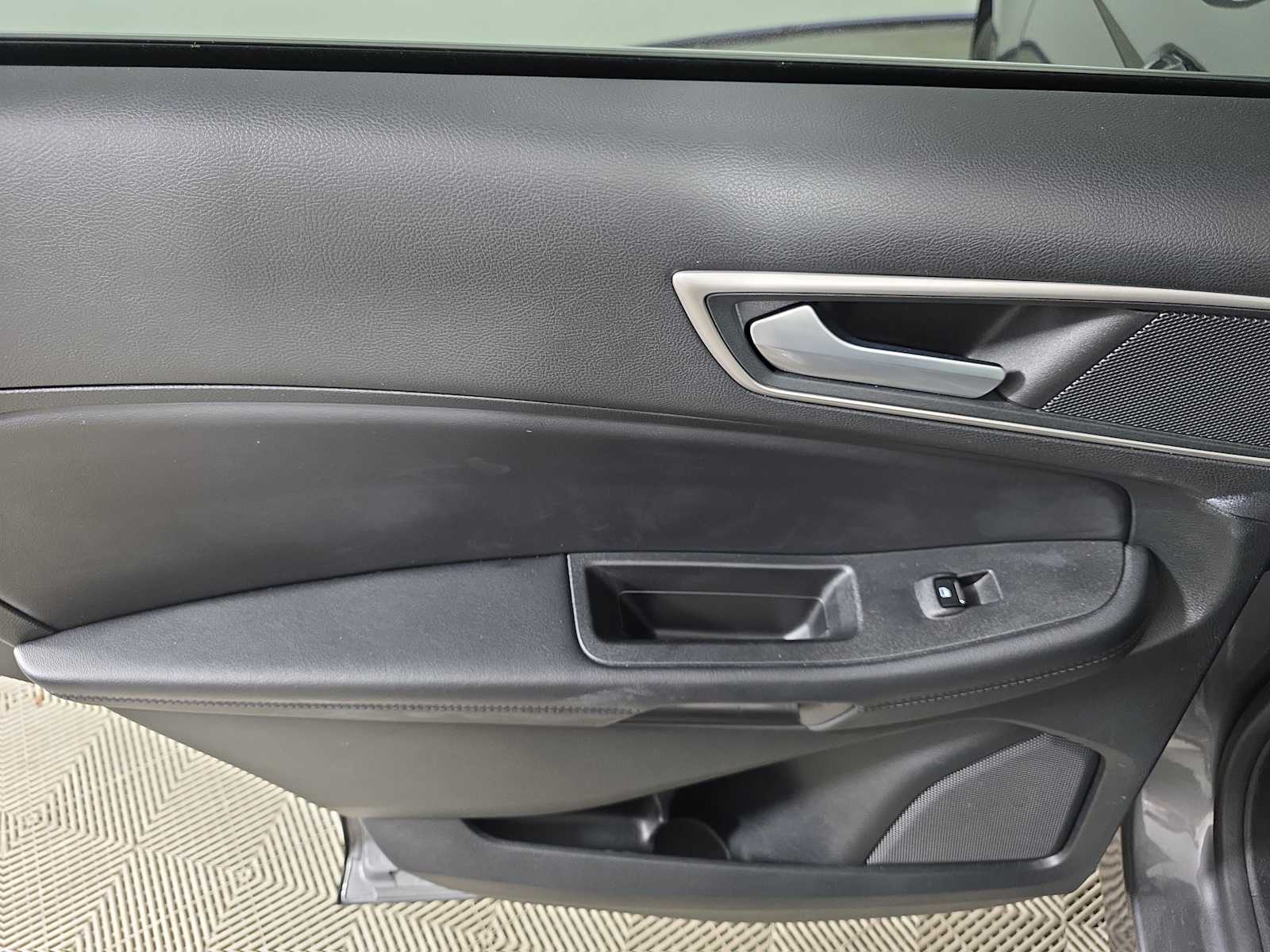 2023 Ford Edge SEL photo 32
