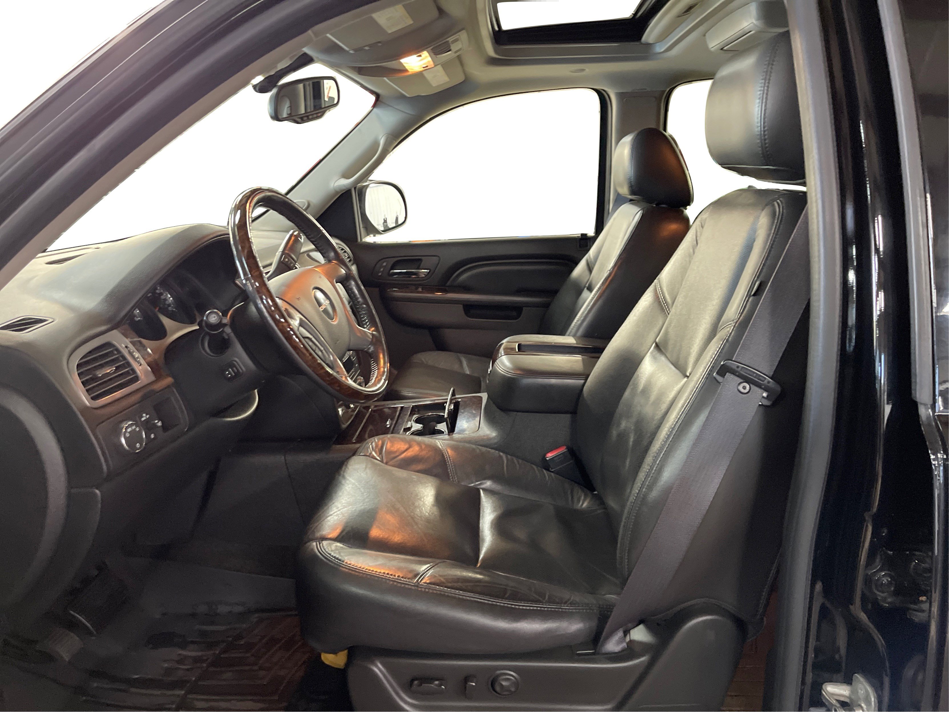 2011 Gmc Yukon XL Denali photo 22