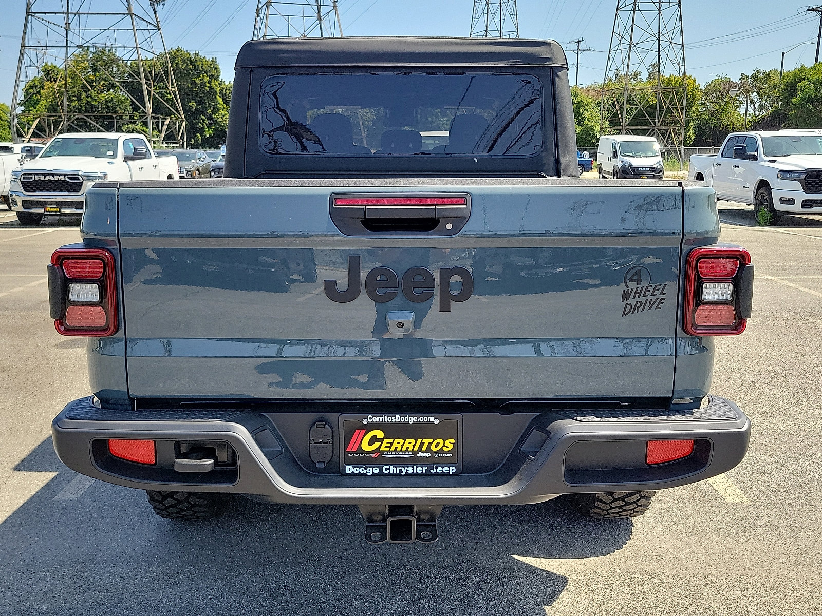 2025 Jeep Gladiator Willys photo 14