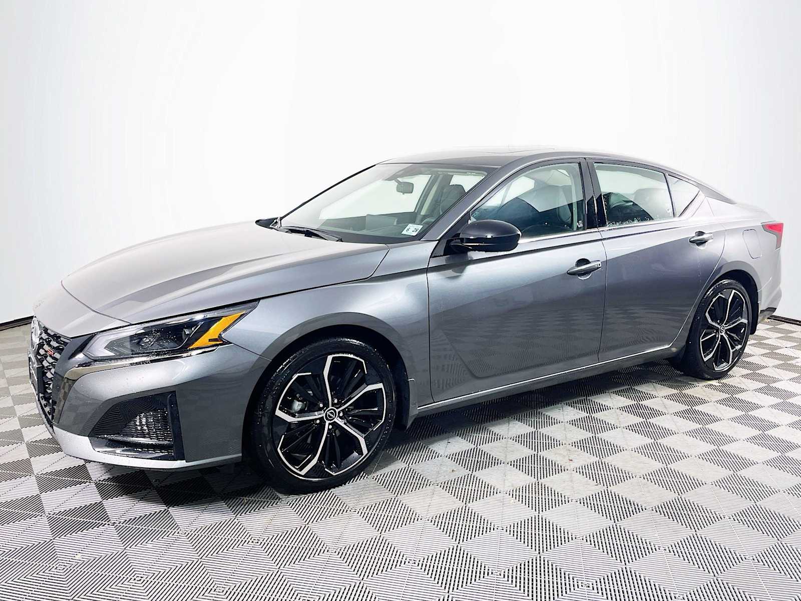 2023 Nissan Altima SR