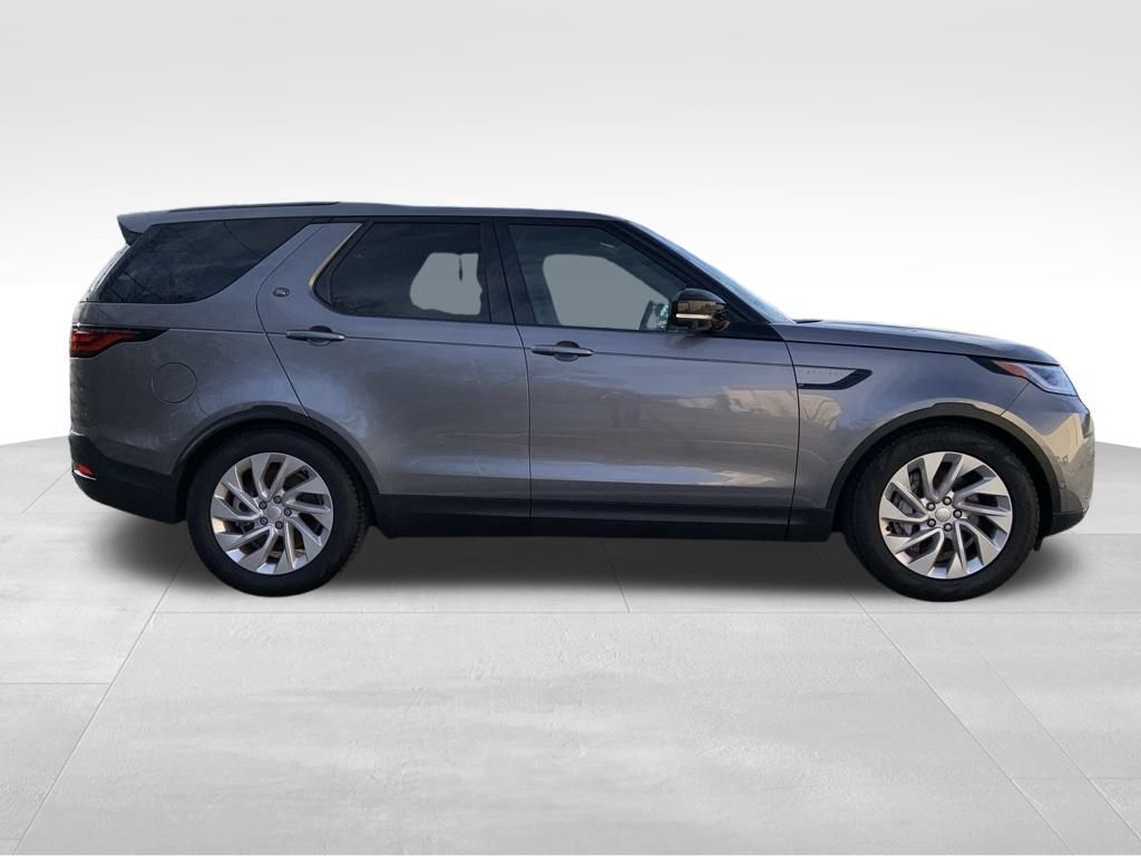 2025 Land Rover Discovery S photo 4