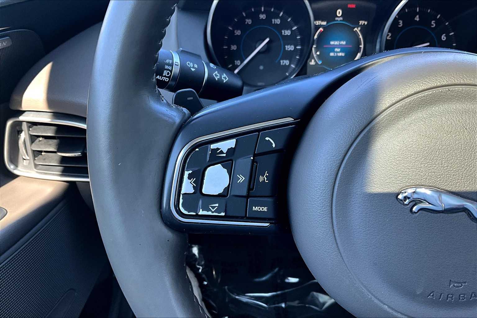 2017 Jaguar XE Premium photo 22