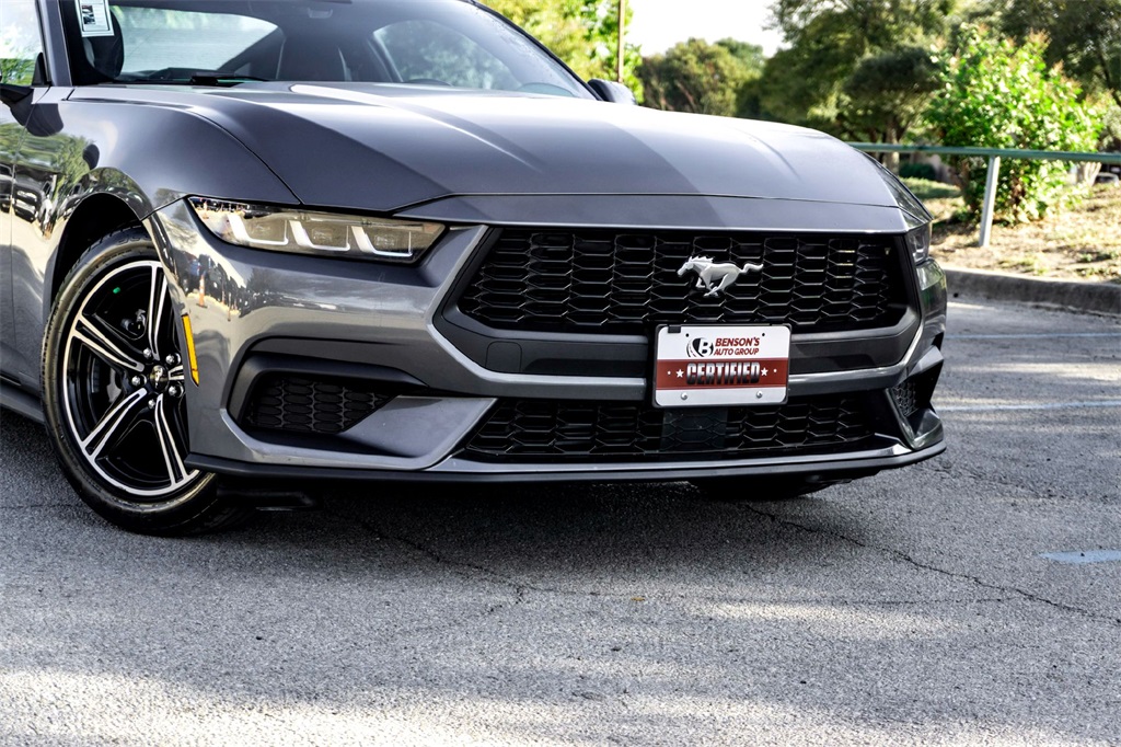 2024 Ford Mustang EcoBoost photo 3