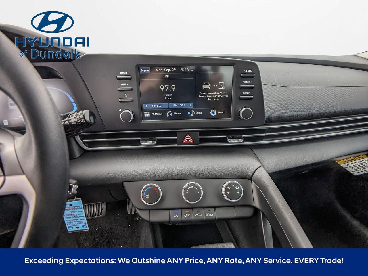 2025 Hyundai Elantra SE photo 11