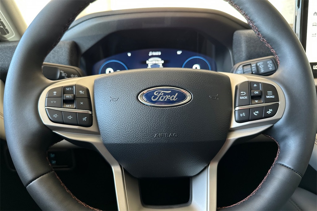 2025 Ford Explorer photo 17