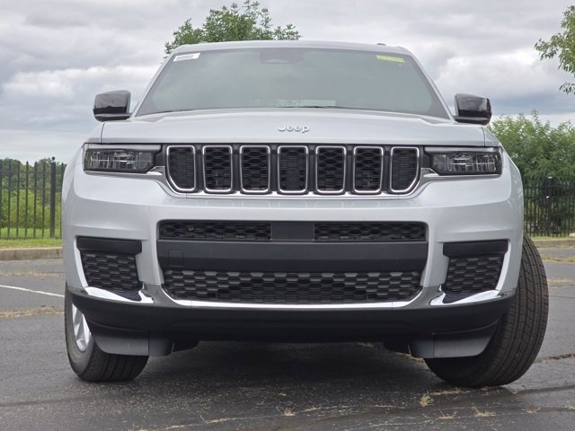 2025 Jeep Cherokee Laredo X photo 2