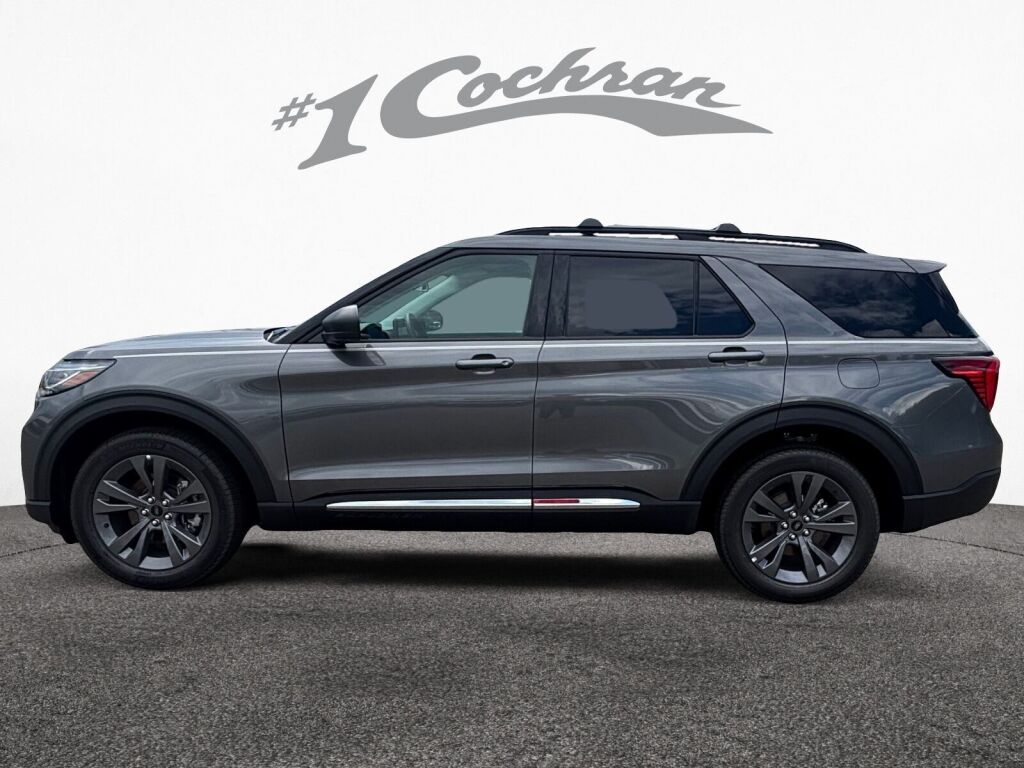 2025 Ford Explorer photo 2