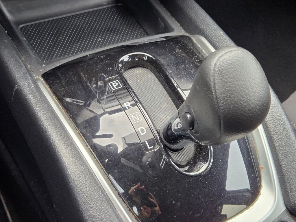 2016 Nissan Rogue SV photo 21