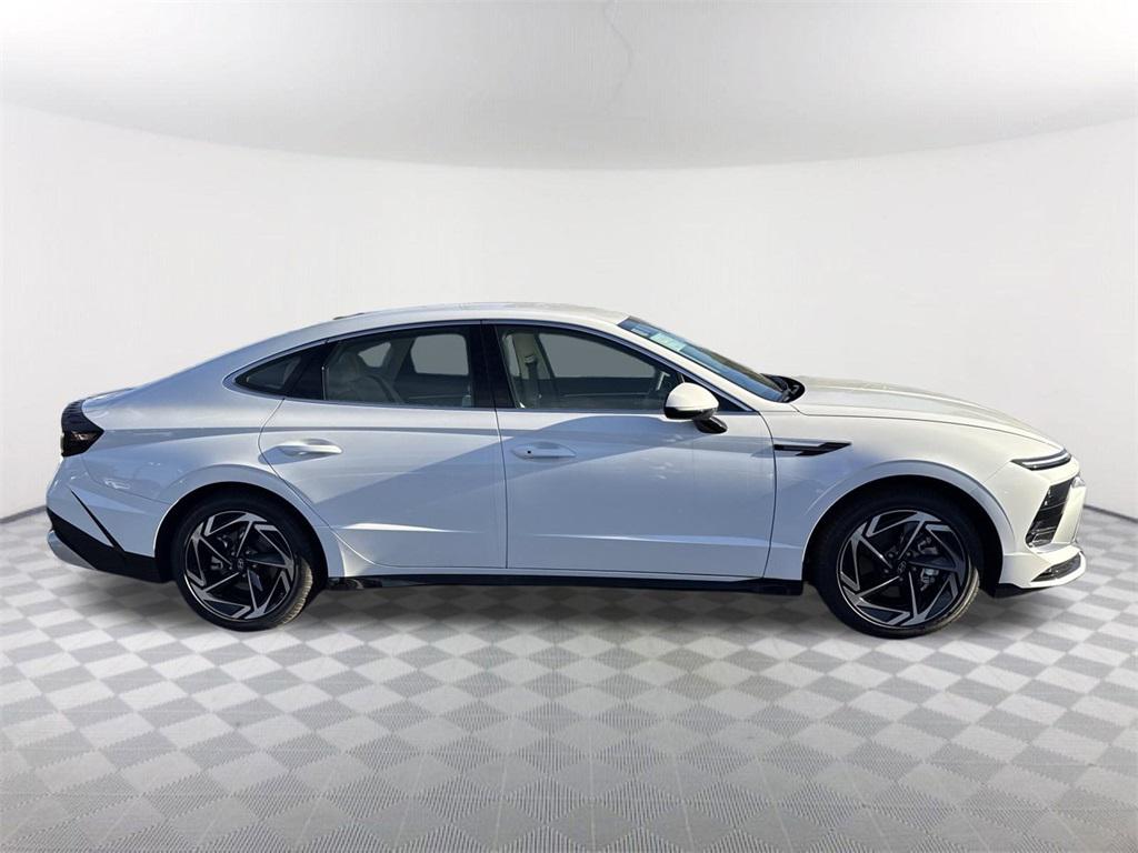2026 Hyundai Sonata SEL Sport photo 4