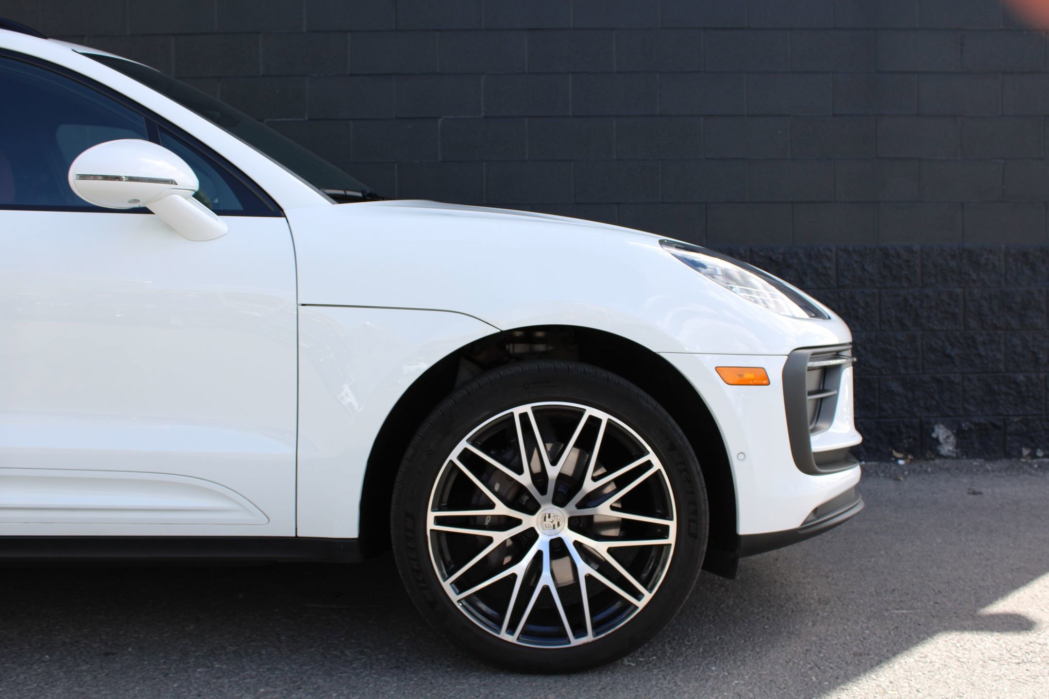 2023 Porsche Macan T photo 11
