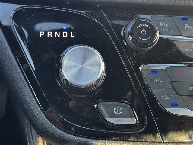 2025 Chrysler Pacifica Pinnacle photo 38