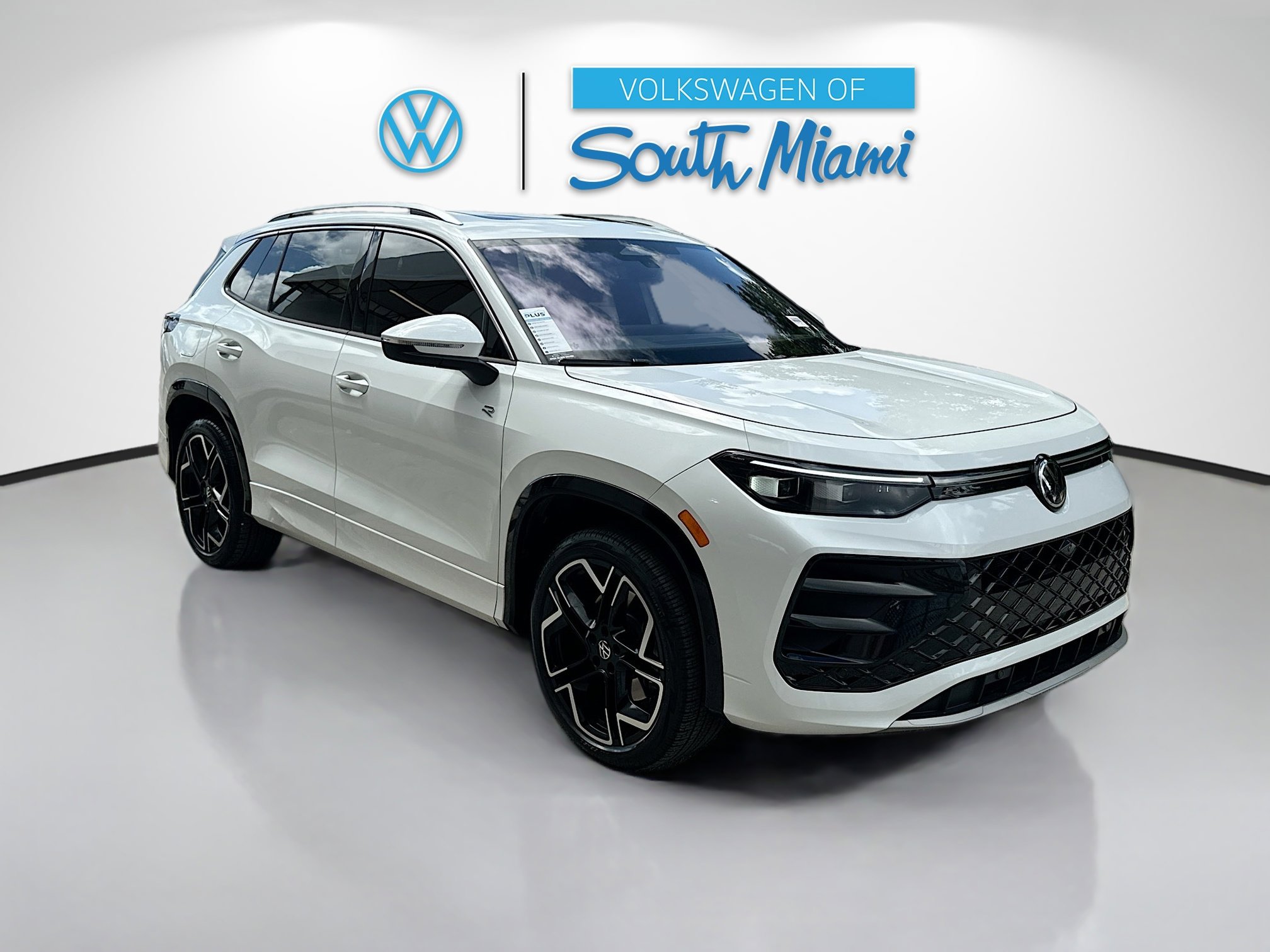 2025 Volkswagen Tiguan SEL R-Line Black photo 3