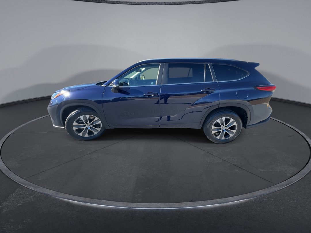 2023 Toyota Highlander XLE photo 4