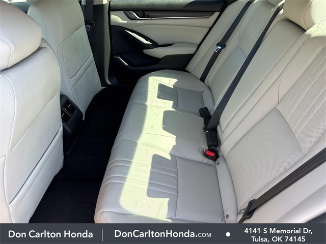 2018 Honda Accord Touring photo 11