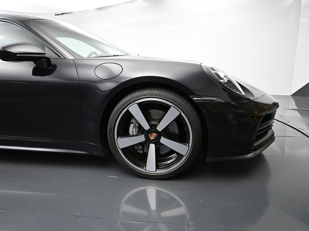 2025 Porsche 911 photo 19