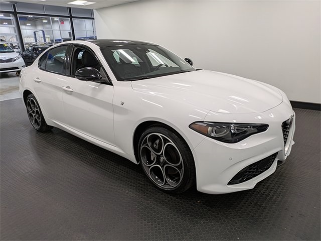 2024 Alfa Romeo Giulia Ti photo 3