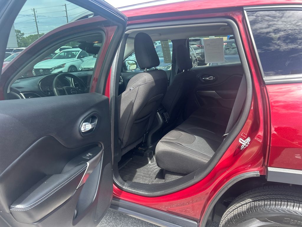 2021 Jeep Cherokee Latitude photo 18