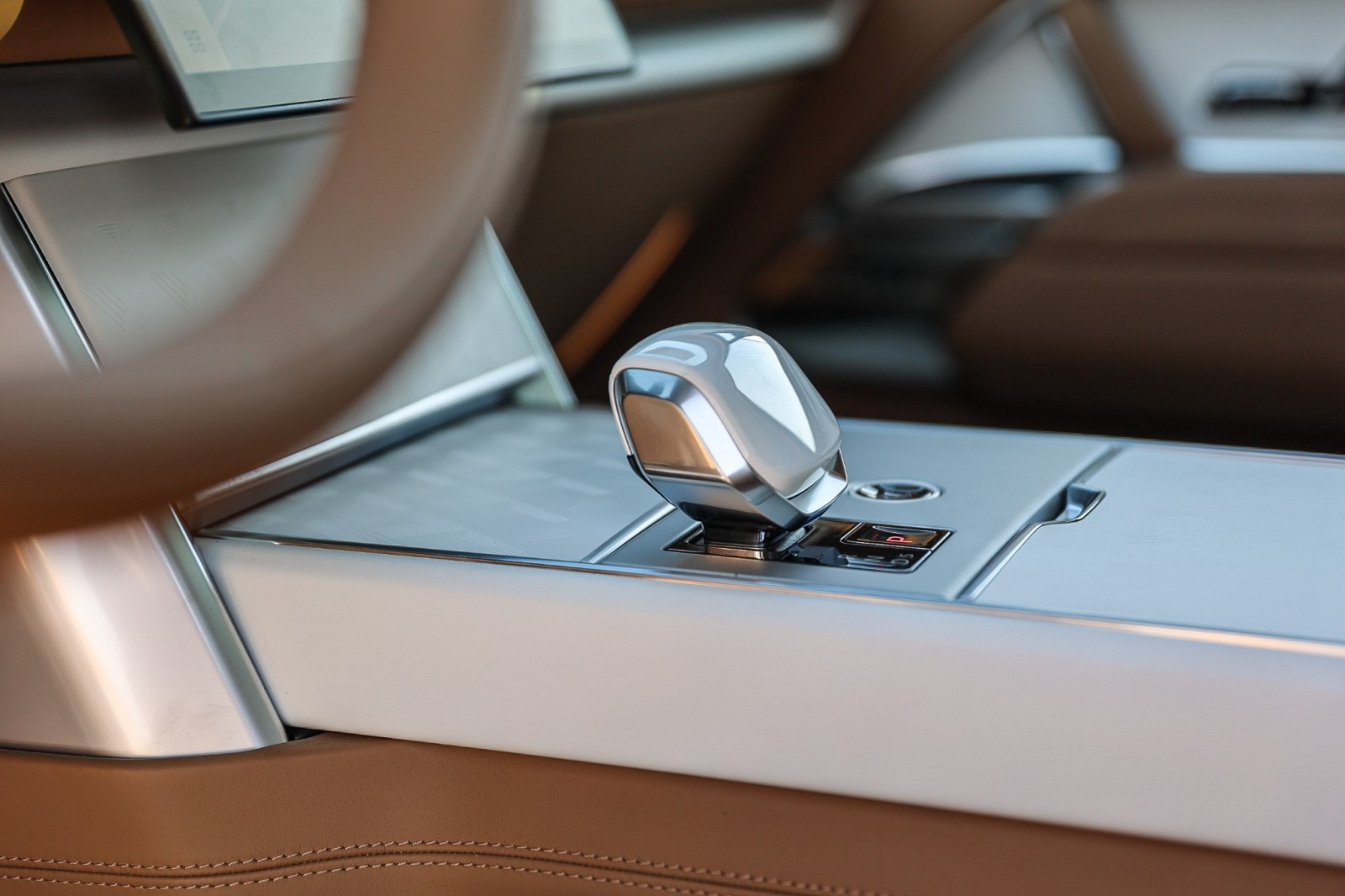 2025 Land Rover Range Rover SV photo 19