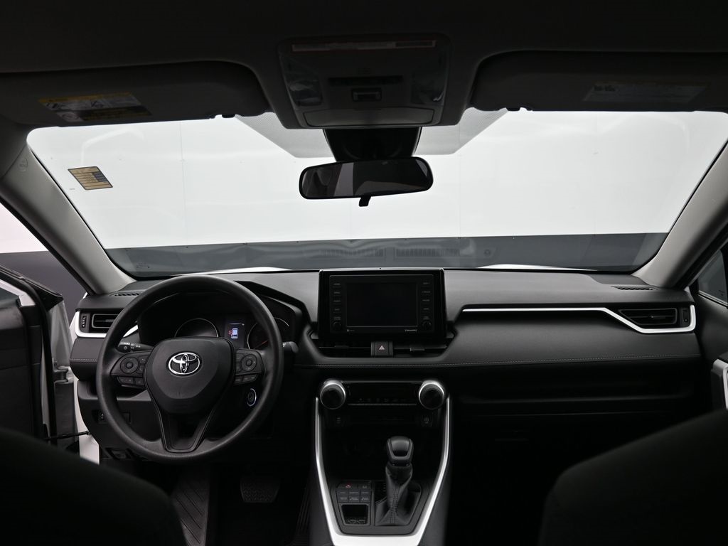 2022 Toyota RAV4 LE photo 22