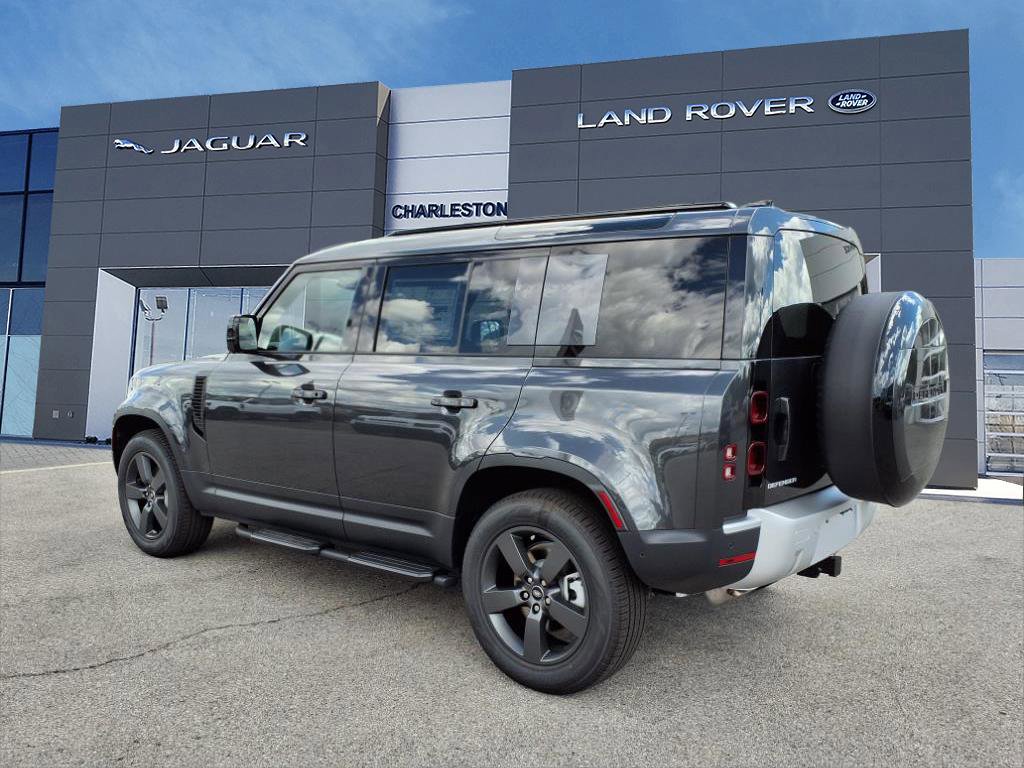 2025 Land Rover Defender 110 S photo 2