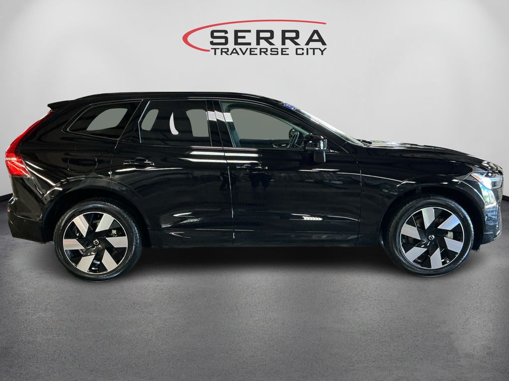2025 Volvo XC60 Hybrid T8 Plus photo 4