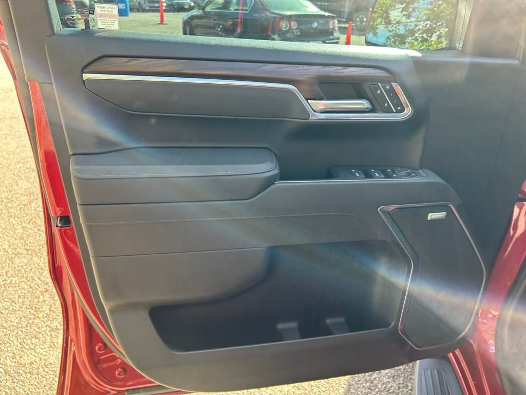 2025 Gmc Sierra 1500 SLT photo 9