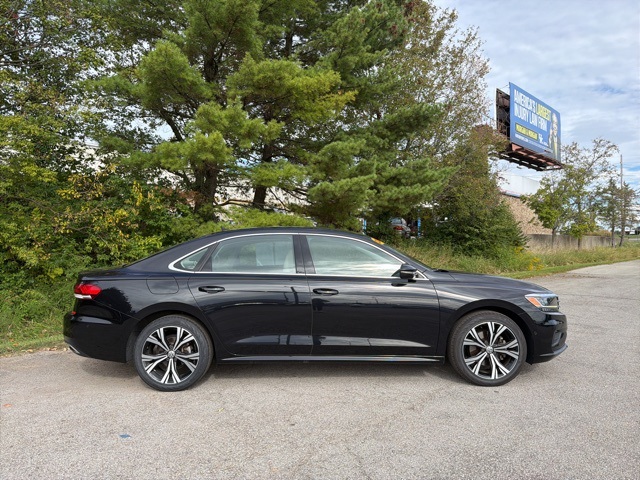 2020 Volkswagen Passat 2.0T SEL photo 3
